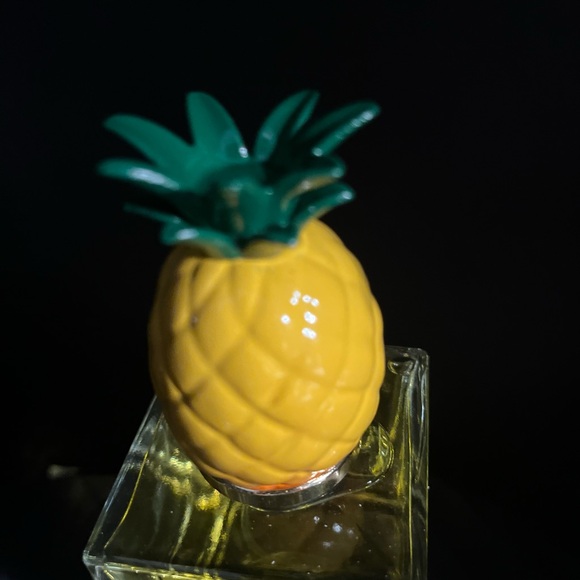 Dolce and Gabbana fruit collection
Pineapple eau de toilette 1.5 or 5 oz. - Picture 2 of 3